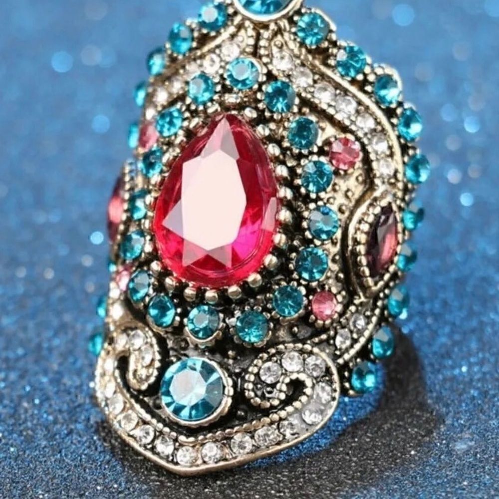 🌺 Bohemian Gorgeous Unique crystal & rhinestone Cocktail Ring 🌺